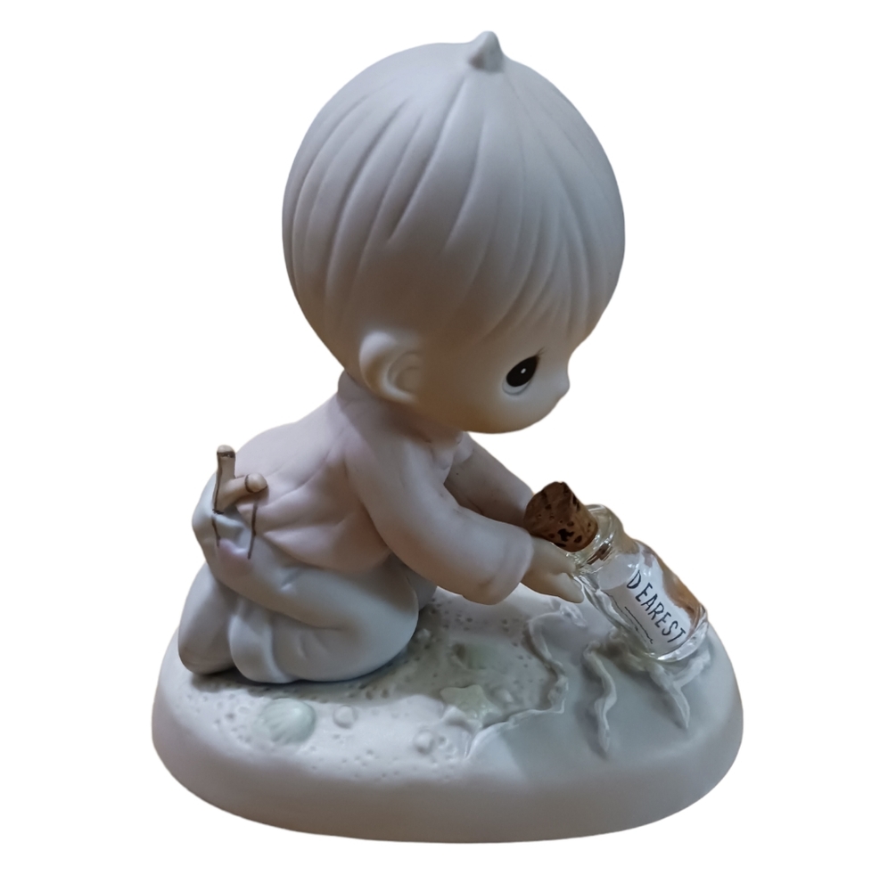 Precious‎ Moments Porcelain Figurine " Sending You Oceans Of Love" 1994